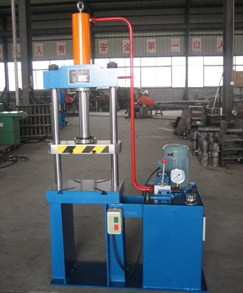 Double column hydraulic machine